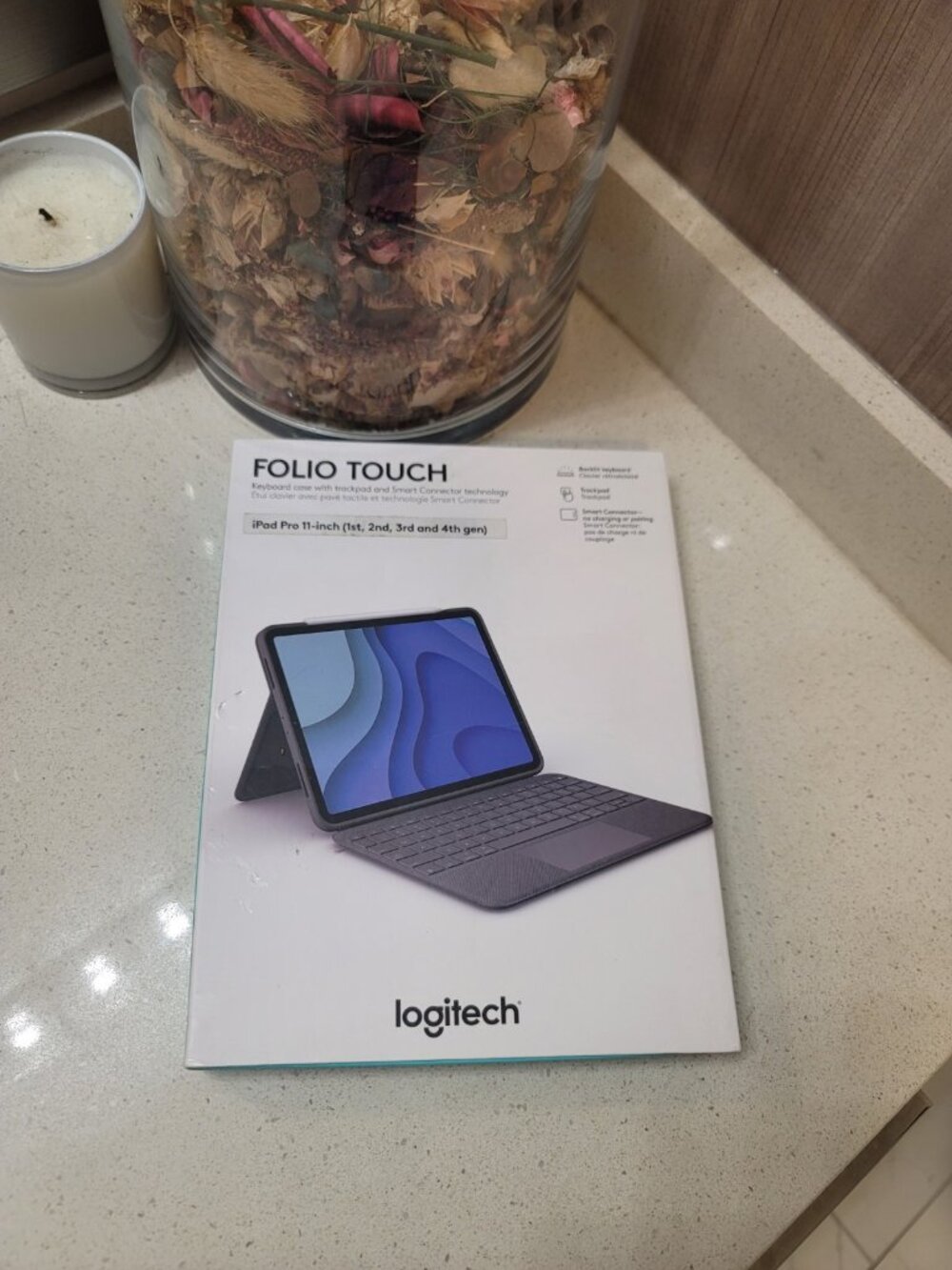 Logitech Folio Touch Keyboard Case Trackpad Backlit iPad Pro 11 1st 2nd 3rd 4th